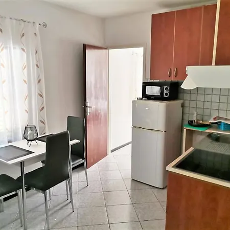 Bugi 3* Baška