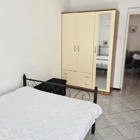 Guest house Bugi