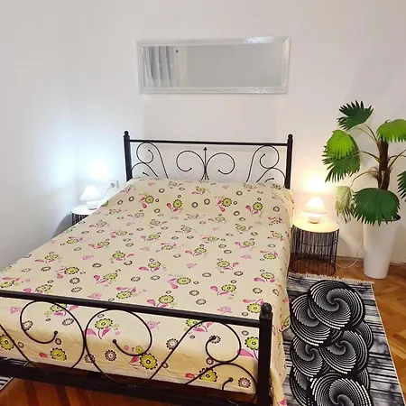 Bugi Guest house *