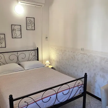 Bugi Πανσιόν Baška