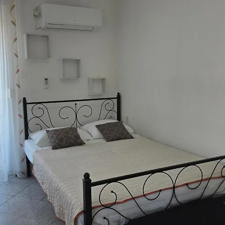 Bugi Πανσιόν Baška