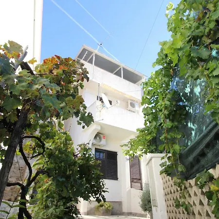 Bugi בית הארחה